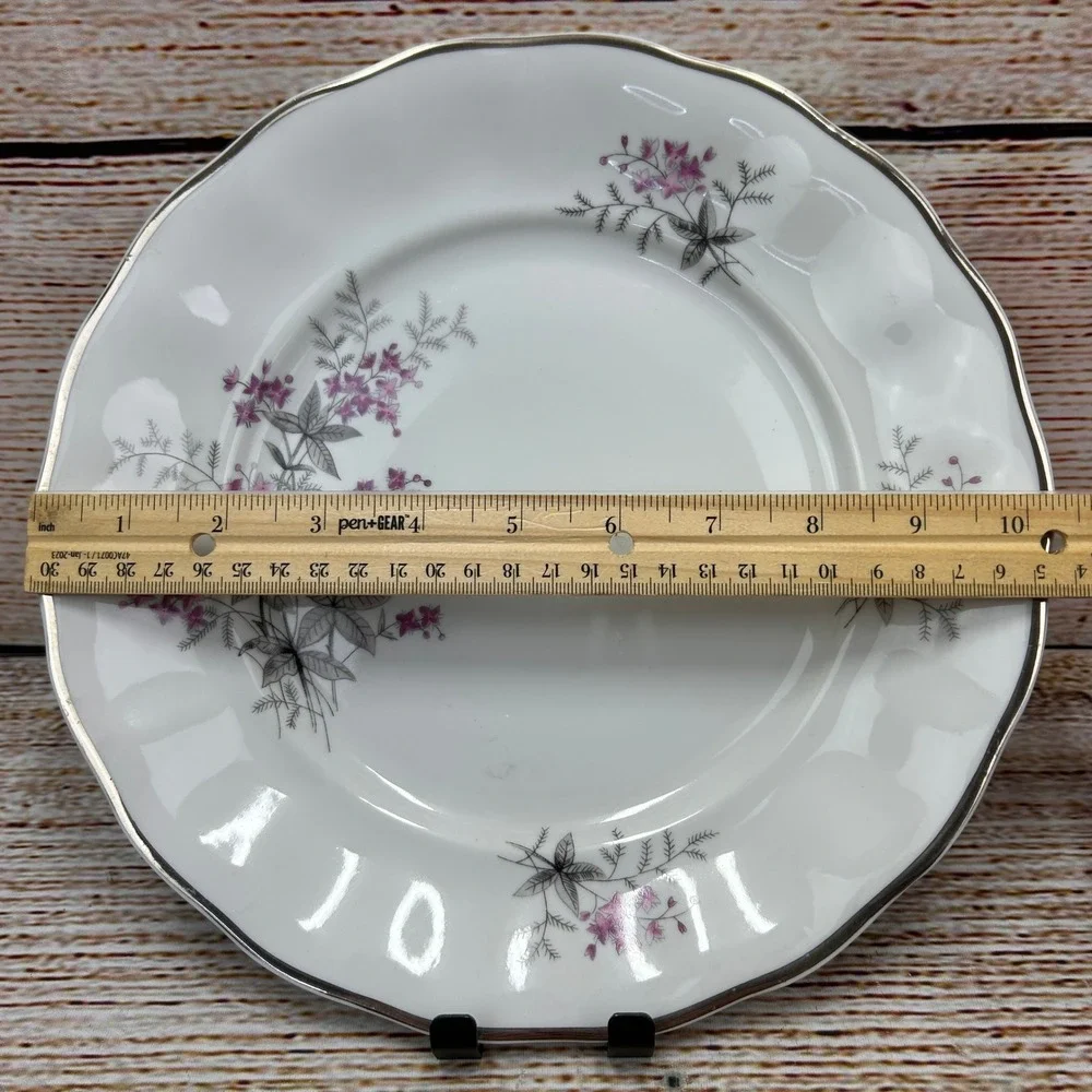 Favolina Karolina Jarolina Poland China Dinner Plate Silver Scalloped 3879 2‎
